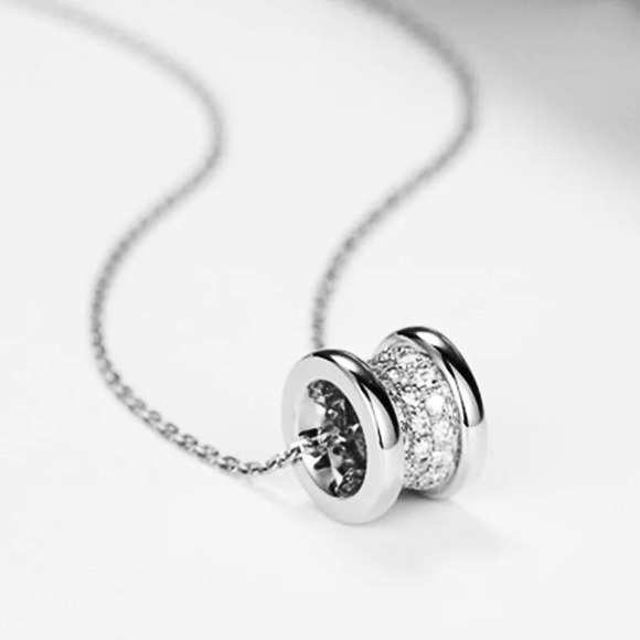 NIB 18kt White Gold Pave Barrel Diamond Necklace - Picture 3 of 6